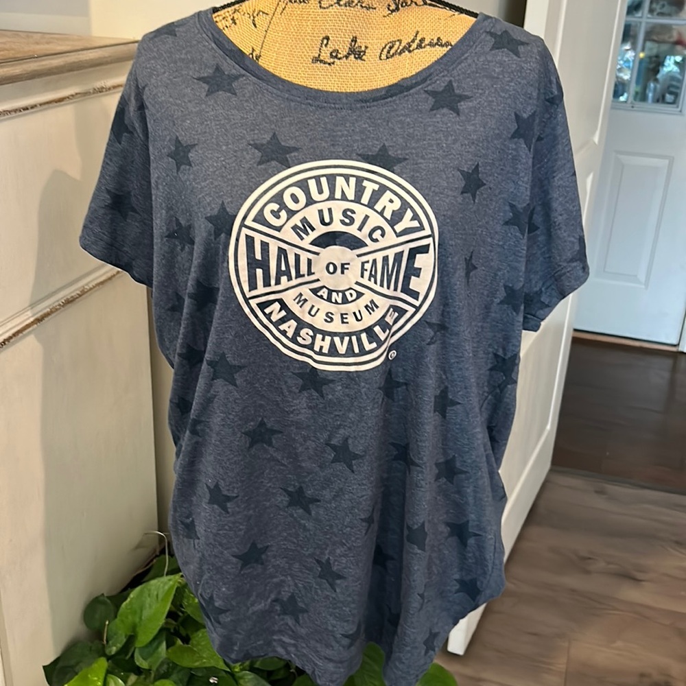 Country Music Hall of Fame and museum Nashville size 2XL